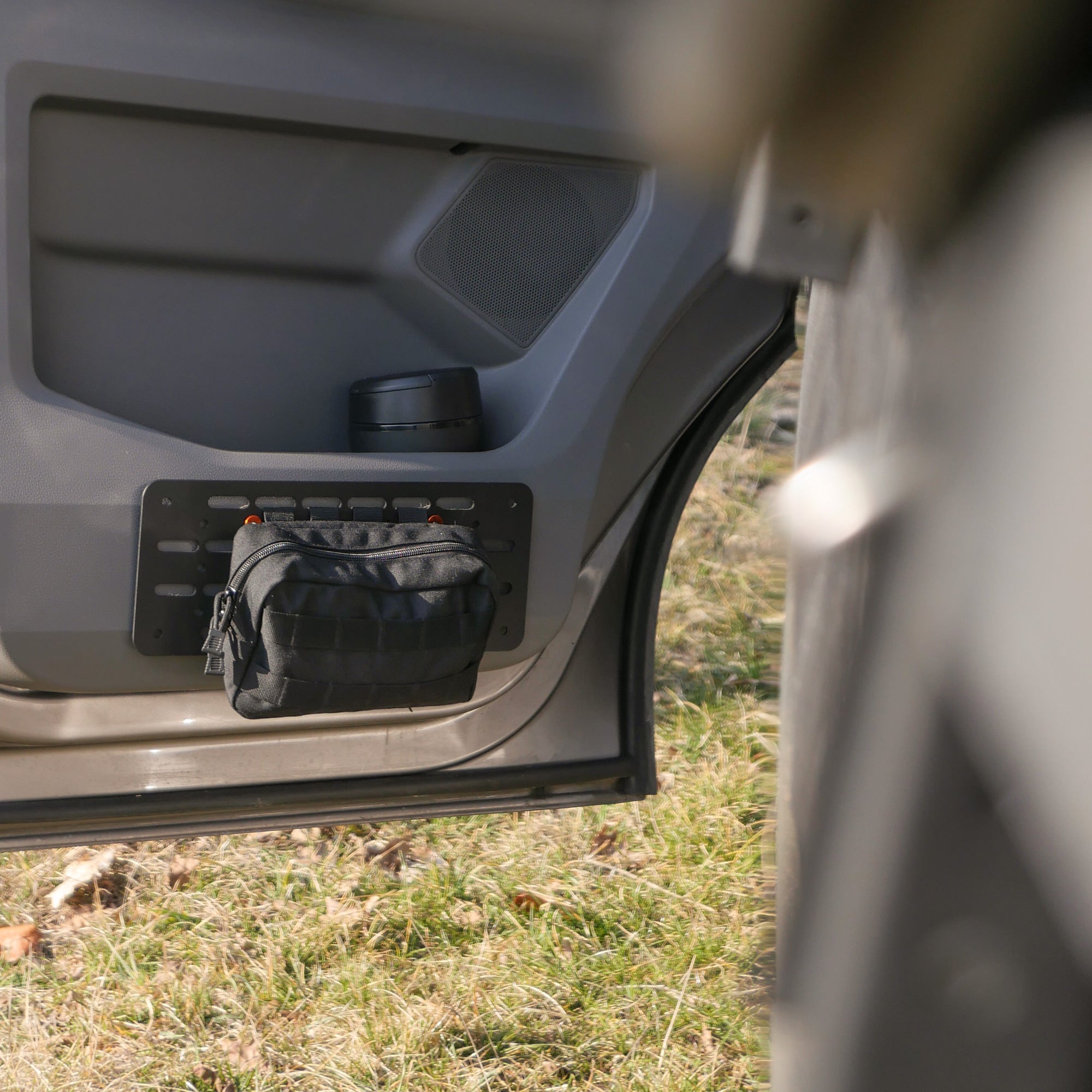Stuff-Board XS – das universelle, klapperfreie Molle-Stauraumsystem für VW Bus & Campervan