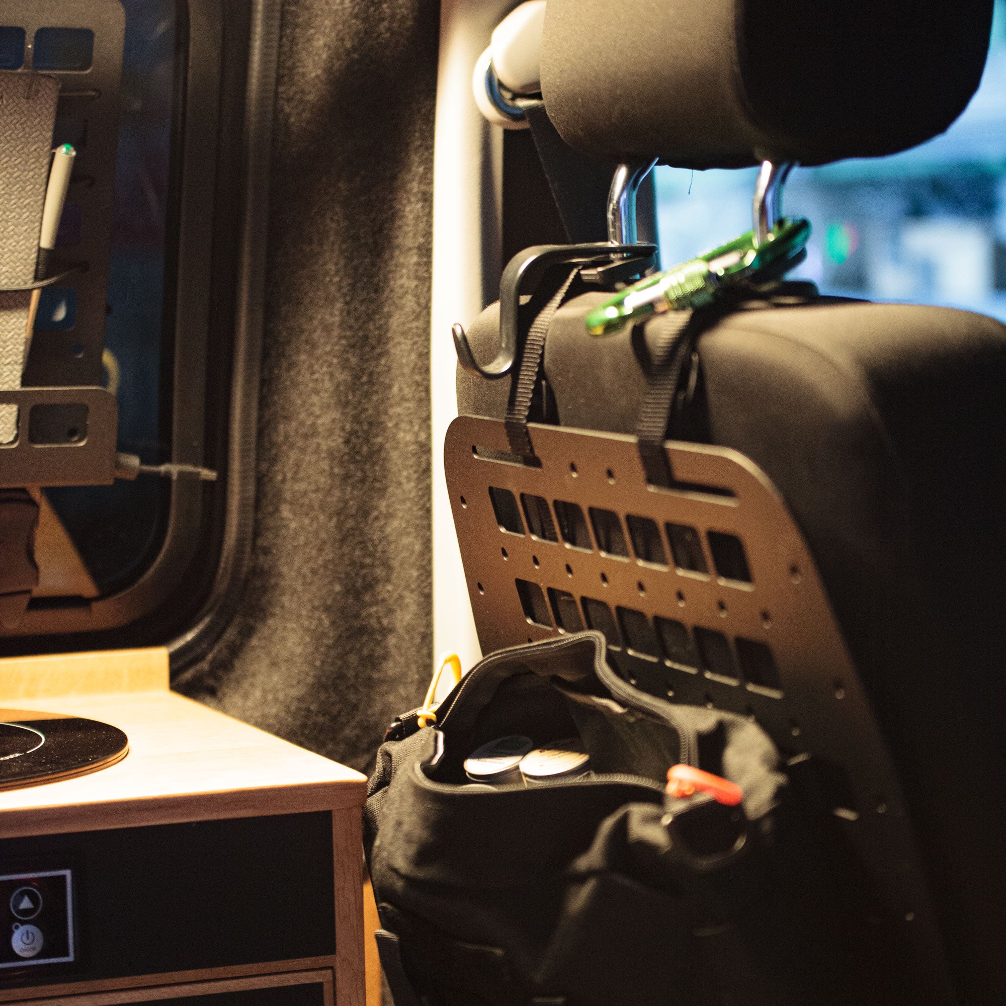 Tactical Autositz-Organizer mit Molle-System # VW Bus, Campervan & Geländewagen
