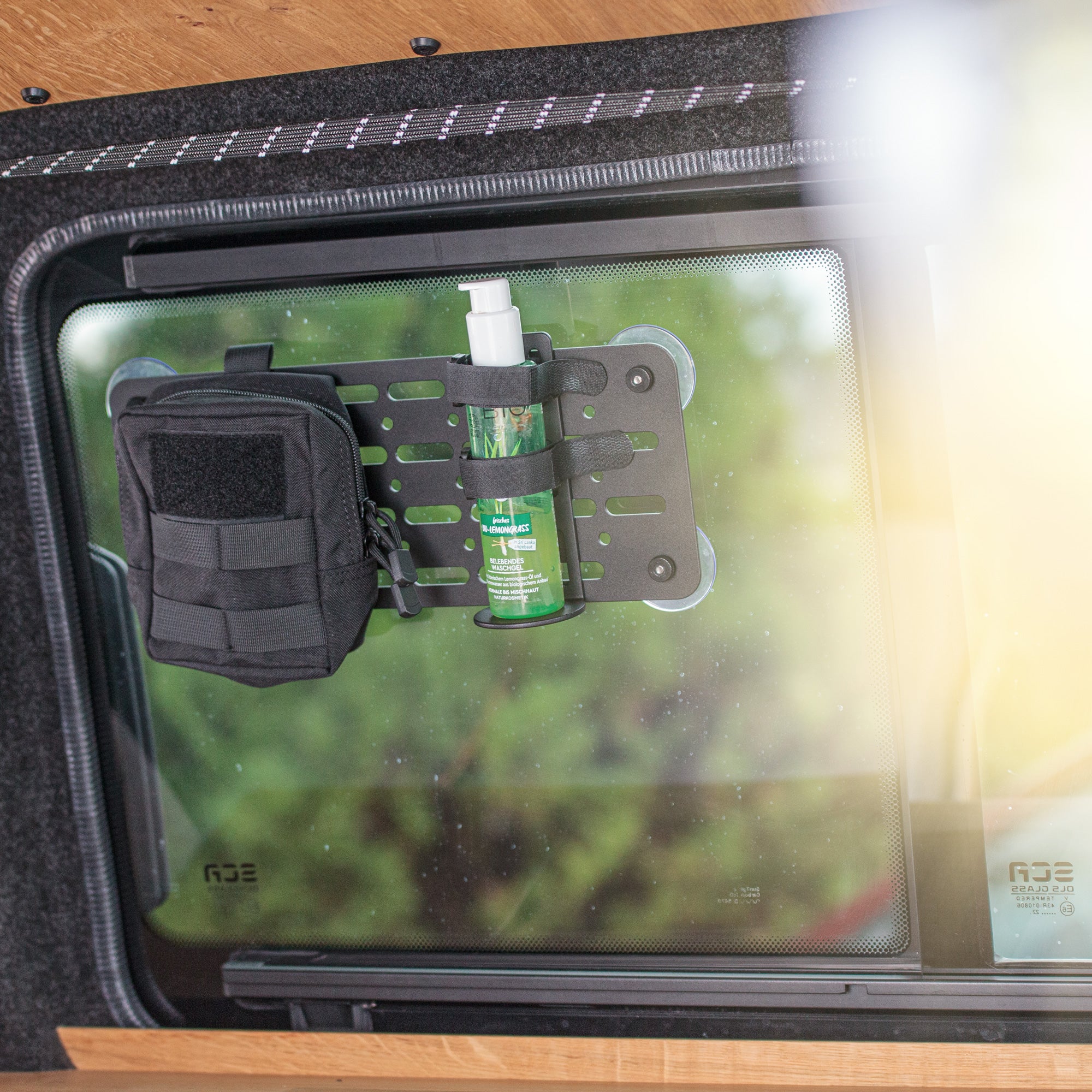 Stuff-Board XS – das universelle, klapperfreie Molle-Stauraumsystem für VW Bus & Campervan