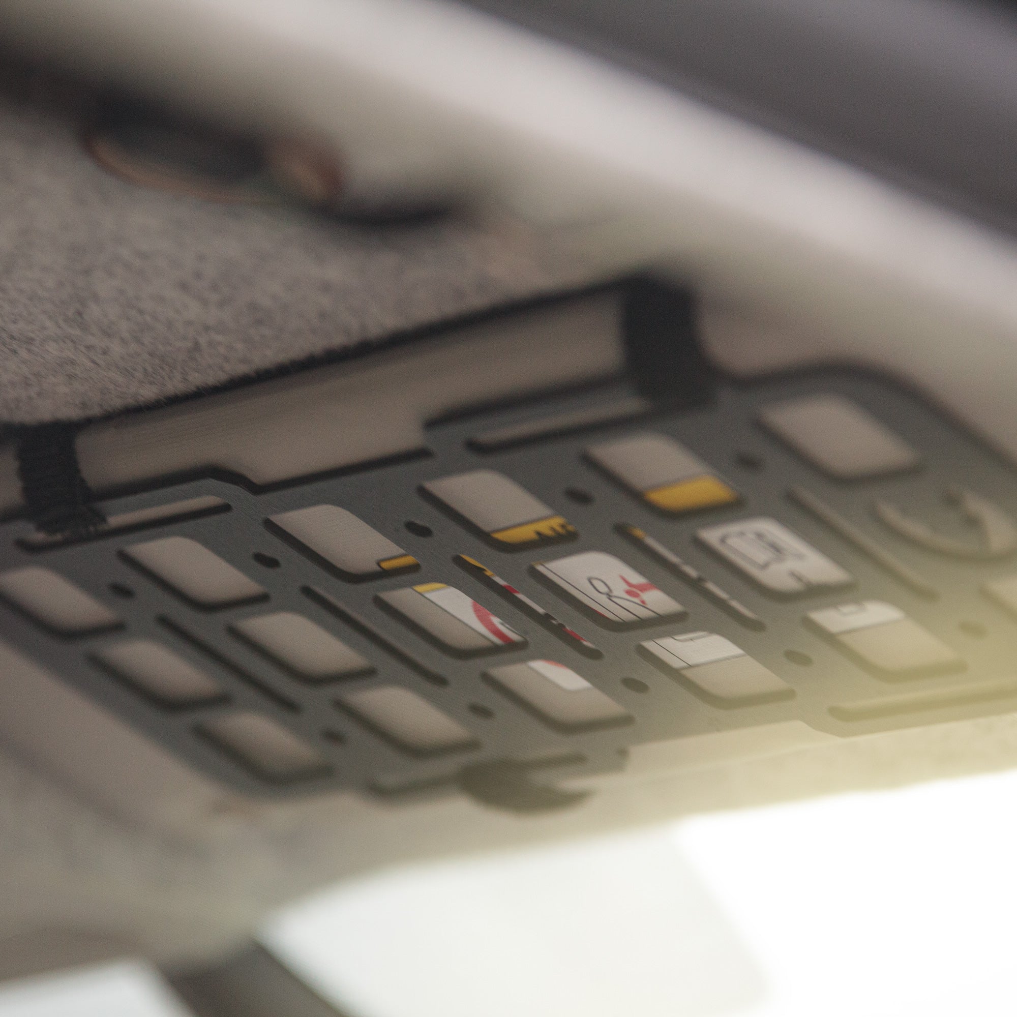 Stuff-Board Sunshield – das universelle, klapperfreie Molle-Stauraumsystem für die Sonnenblende # VW Bus & Campervan