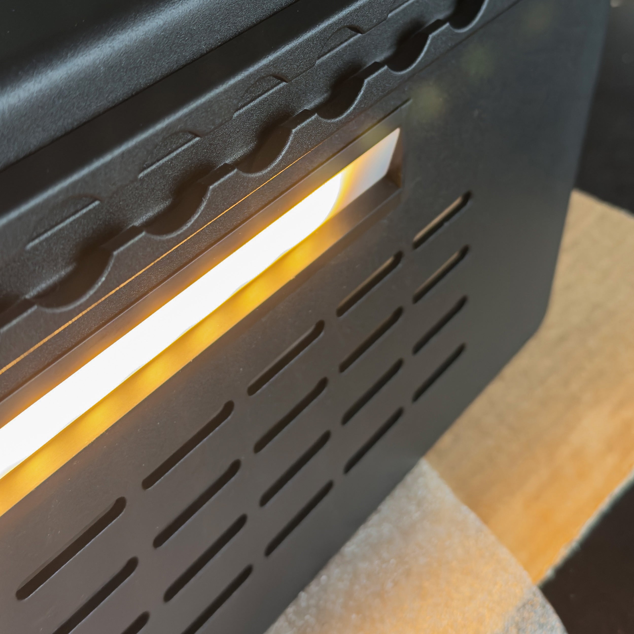 Sitzkonsolenverkleidung zur Belüftung der Aufbaubatterie — VW Bus T5, T6, T6.1