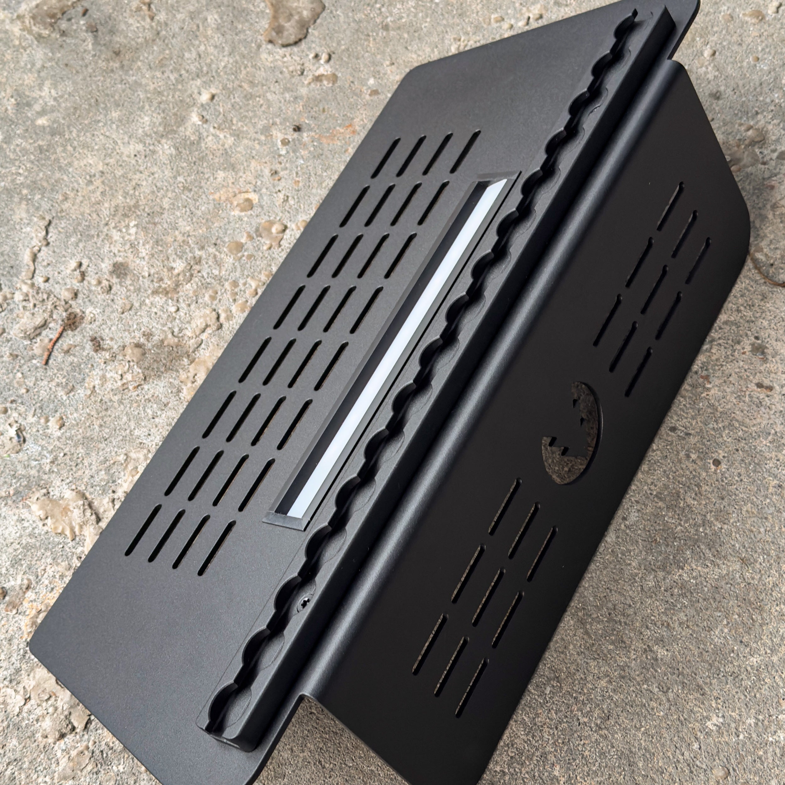 Sitzkonsolenverkleidung zur Belüftung der Aufbaubatterie — VW Bus T5, T6, T6.1