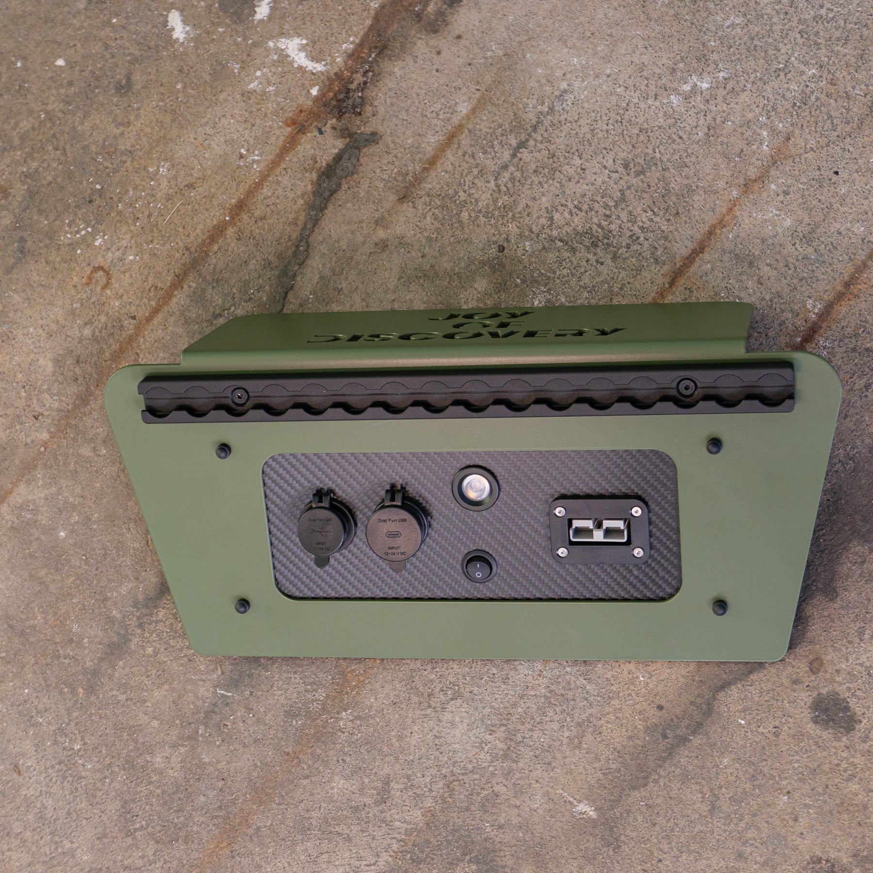 Sonderedition! 2er-Set Sitzkonsolenverkleidung in „Forestgreen“ – Molle- & Elektrik-Panel # VW T5, T6, T6.1