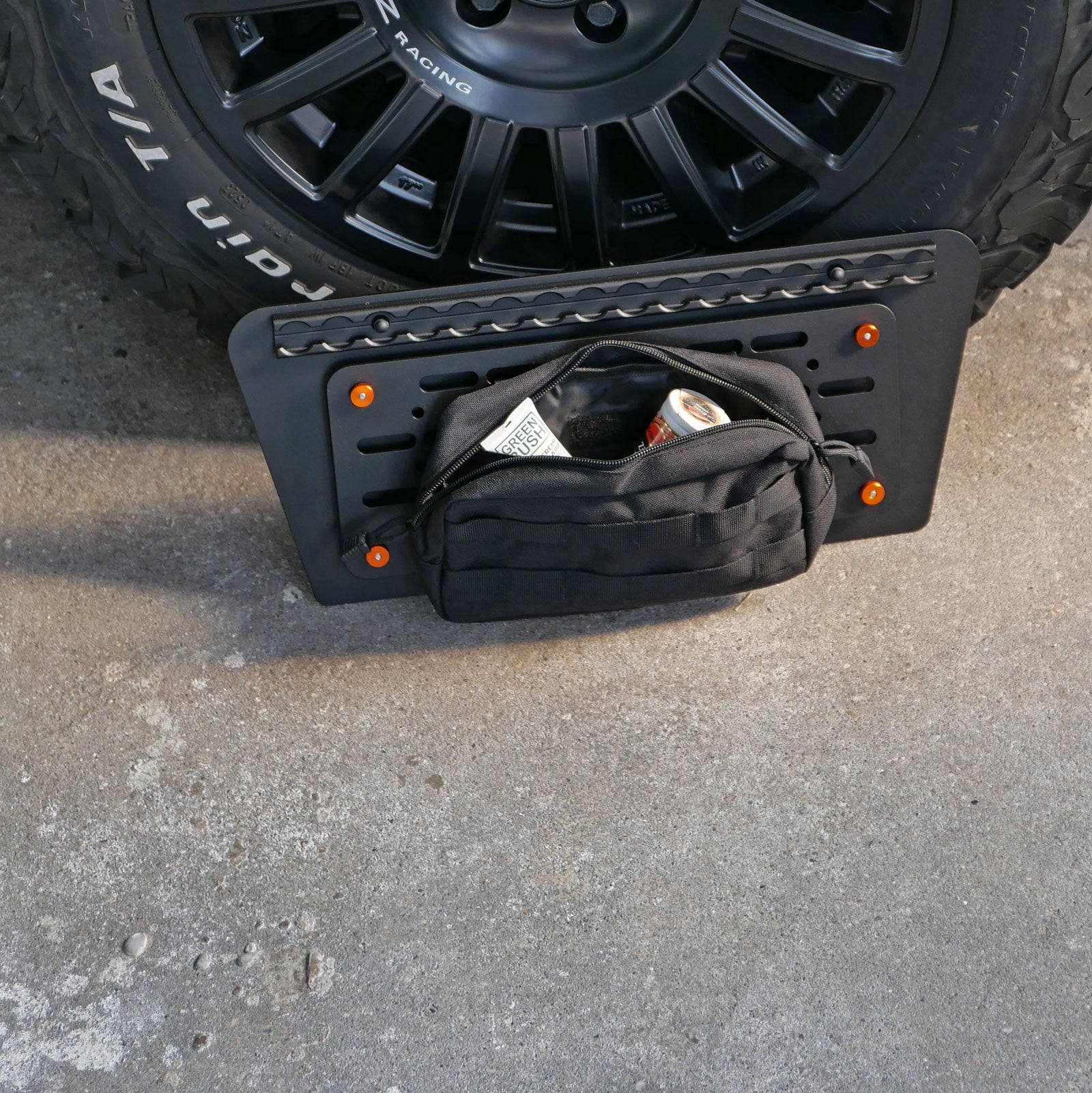 Kratzfeste Verkleidung der Sitzkonsole mit Molle-Panel und Airlineschiene # VW Bus T5, T6, T6.1