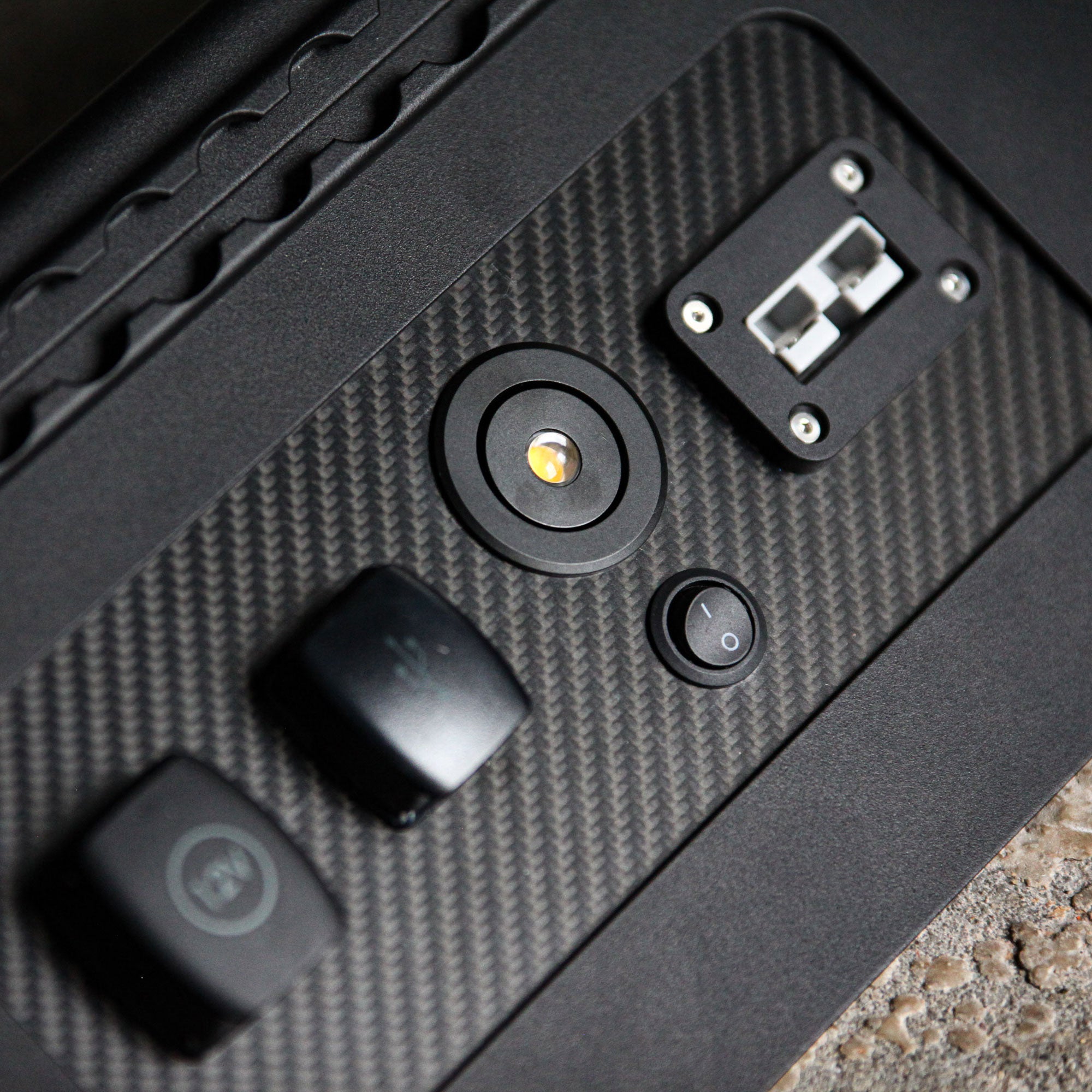 Sitzkonsolenverkleidung mit Elektro-Paket, Carbon-Panel & Airlineschiene # VW Bus T5, T6, T6.1