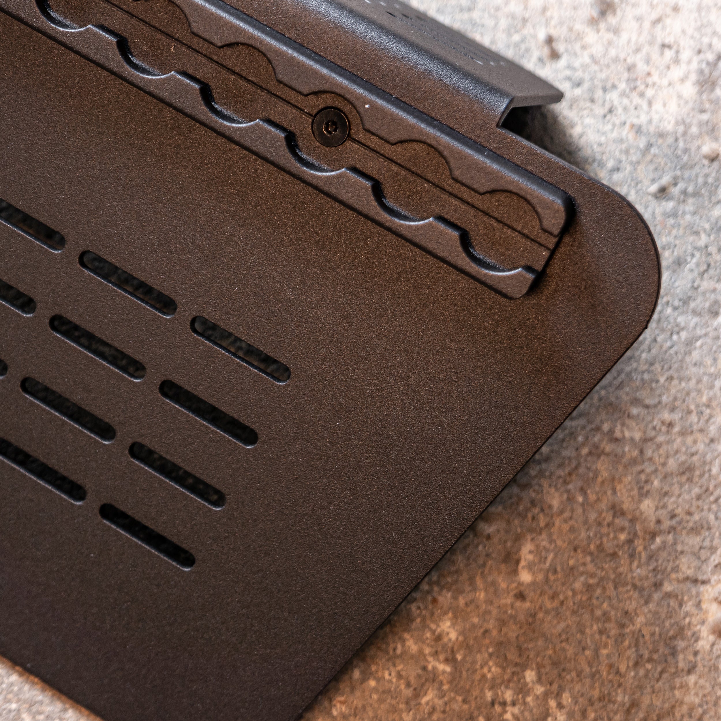 Sitzkonsolenverkleidung für mehr Belüftung mit Befestigung # VW Bus T5, T6, T6.1