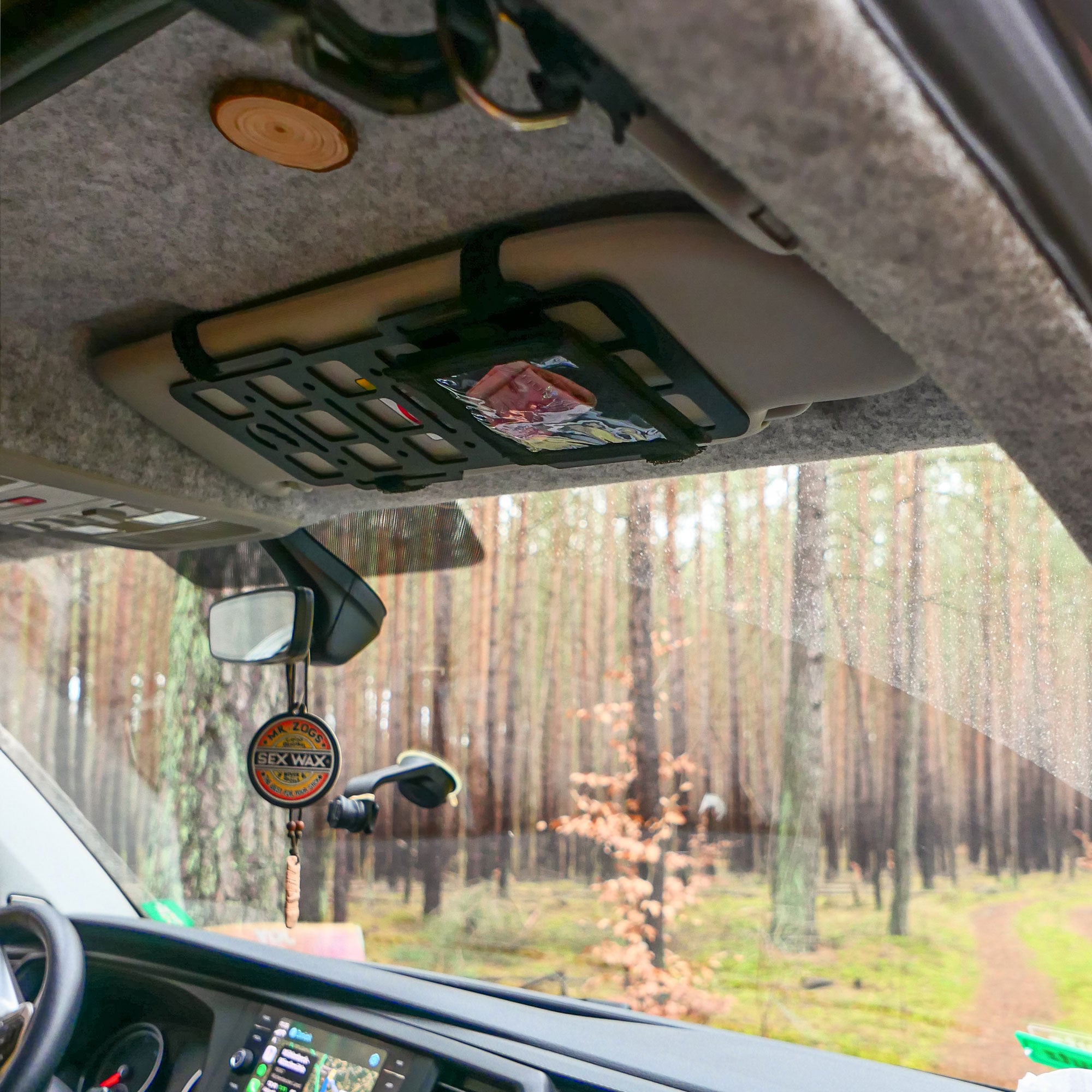 Stuff-Board Sunshield – das universelle, klapperfreie Molle-Stauraumsystem für die Sonnenblende # VW Bus & Campervan
