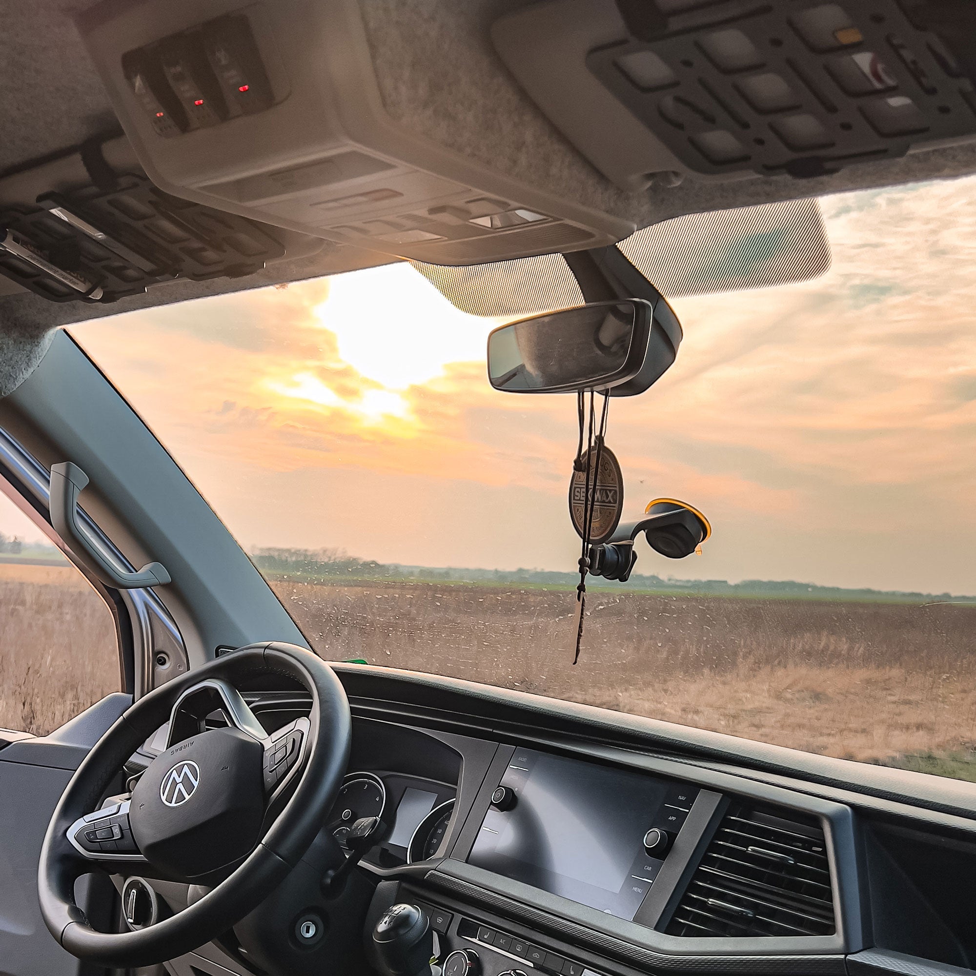 Stuff-Board Sunshield – das universelle, klapperfreie Molle-Stauraumsystem für die Sonnenblende # VW Bus & Campervan