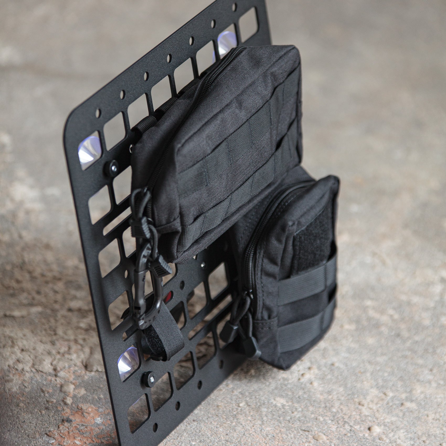 Stuff-Board M – das universelle, klapperfreie Molle-Stauraumsystem für alle Camper Vans