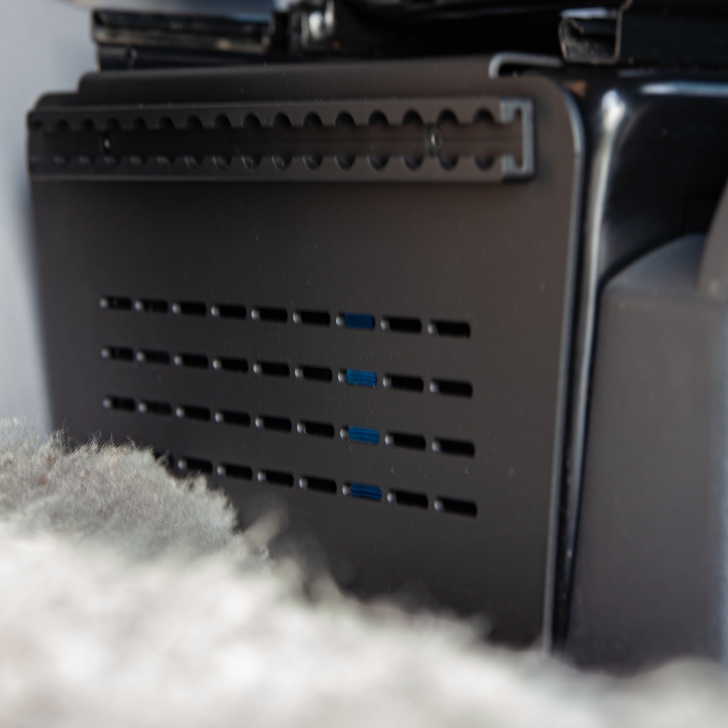 Sitzkonsolenverkleidung für mehr Belüftung mit Befestigung # VW Bus T5, T6, T6.1