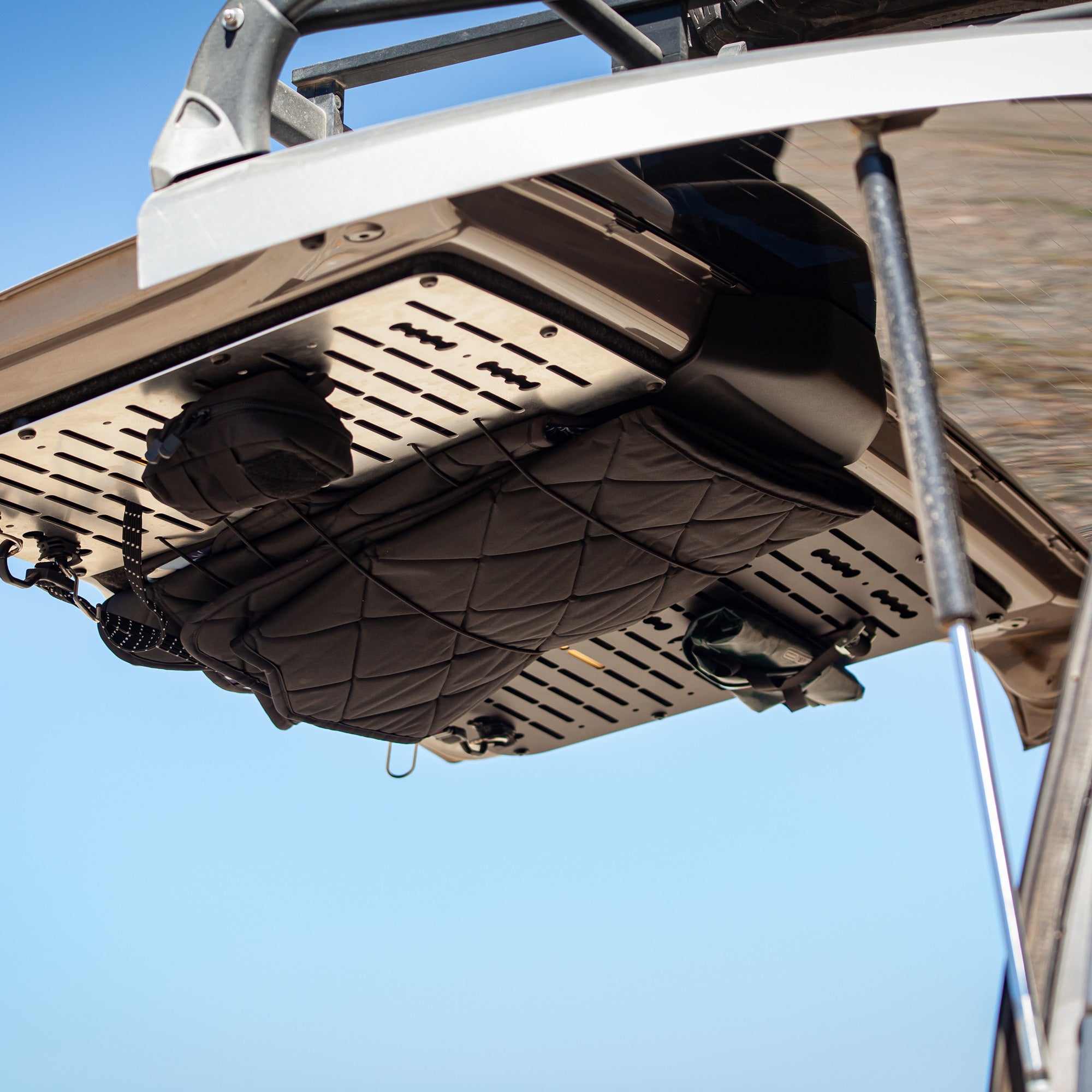 Stuff-Board für die Heckklappe – leichtes zweigeteiltes Molle-Panel Stauraumsystem #VW Bus T5/T6