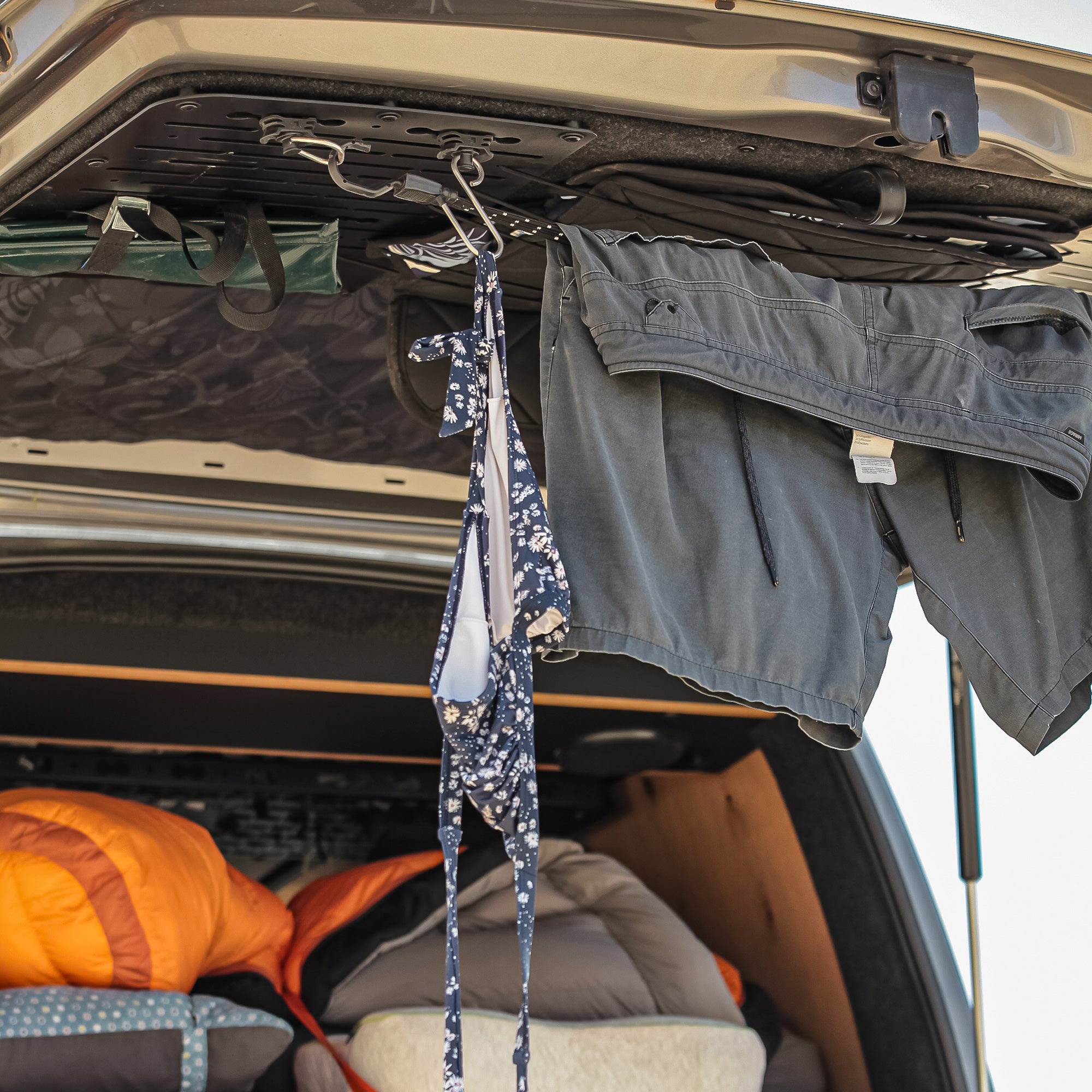 Stuff-Board für die Heckklappe – leichtes zweigeteiltes Molle-Panel Stauraumsystem #VW Bus T5/T6
