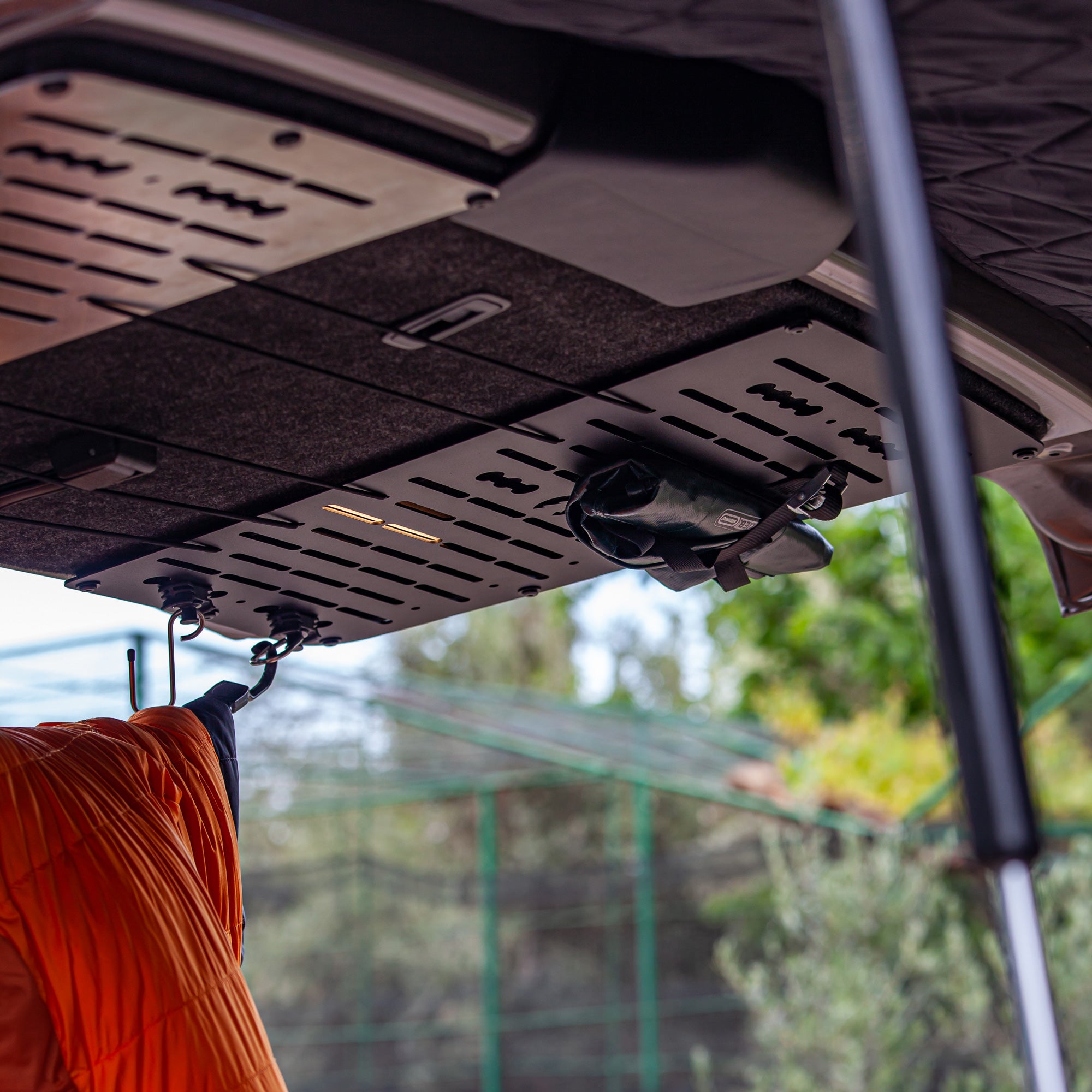 Stuff-Board für die Heckklappe – leichtes zweigeteiltes Molle-Panel Stauraumsystem #VW Bus T5/T6
