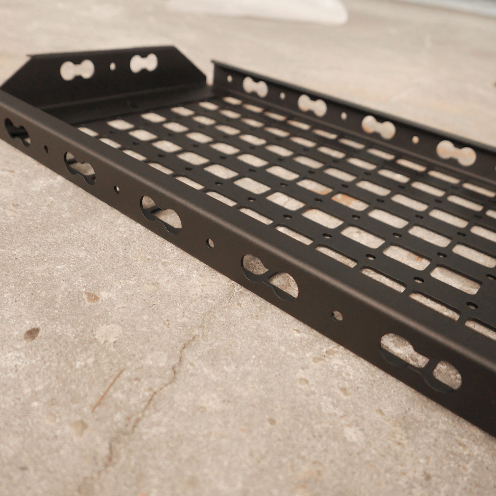 Mehr Stauraum. Mehr Ordnung. – 1. geländetaugliches Deckenregal für deinen VW Transporter T5/T6