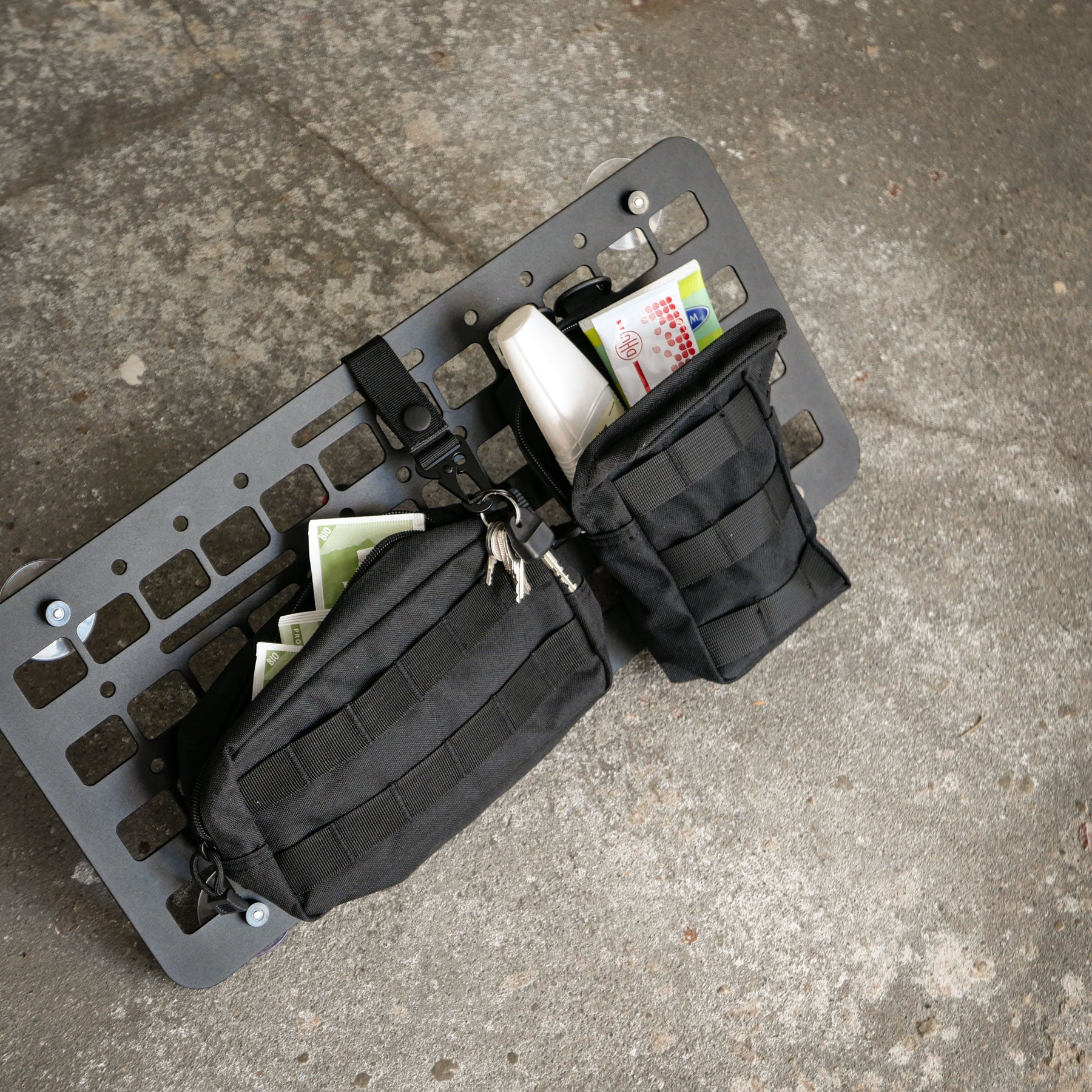 Stuff-Board L – das universelle, klapperfreie Molle-Stauraumsystem für VW Bus & Campervan