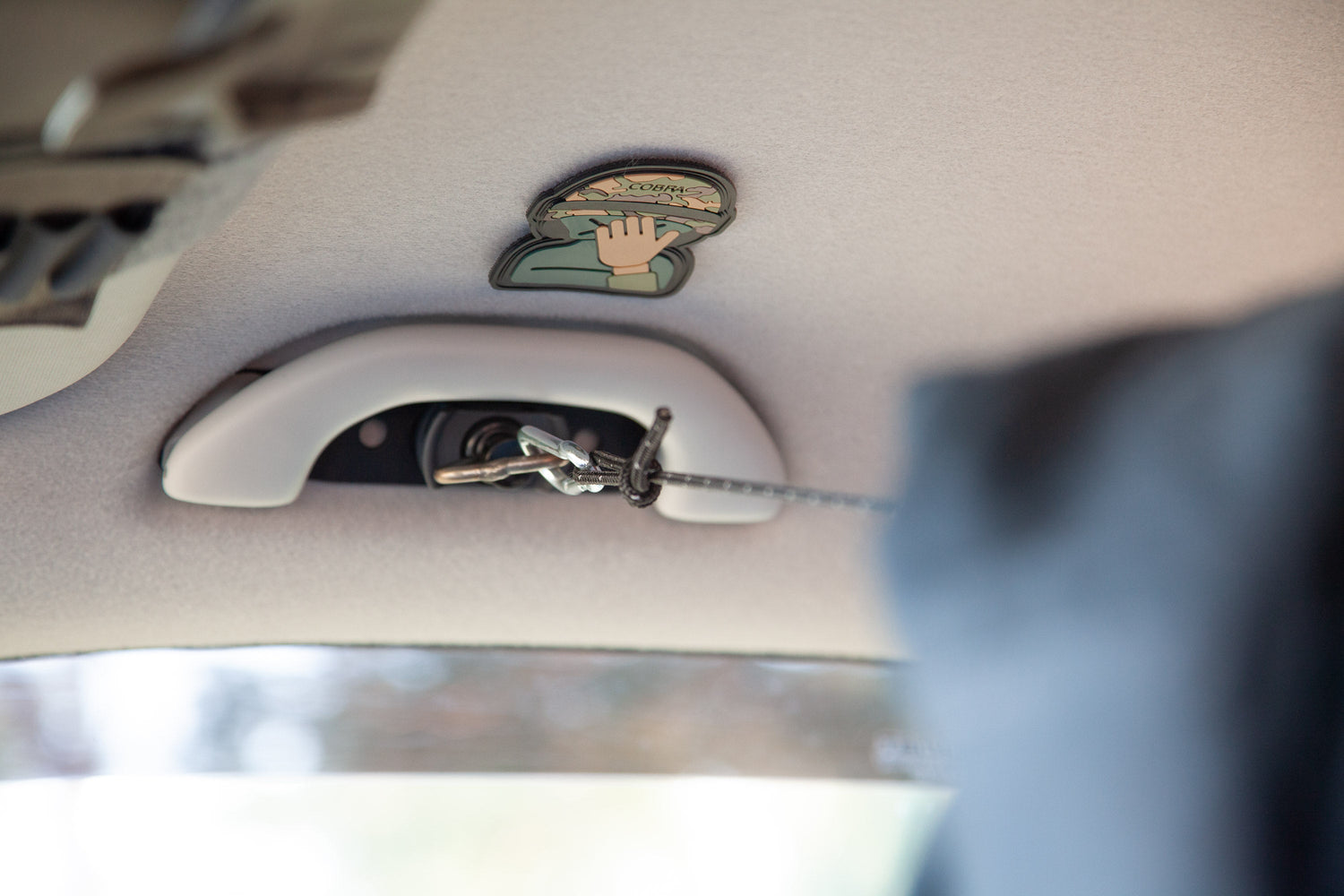 // Getestet: Haltegriff-Erweiterung mit Airline-Fitting beim VW T6 Cali