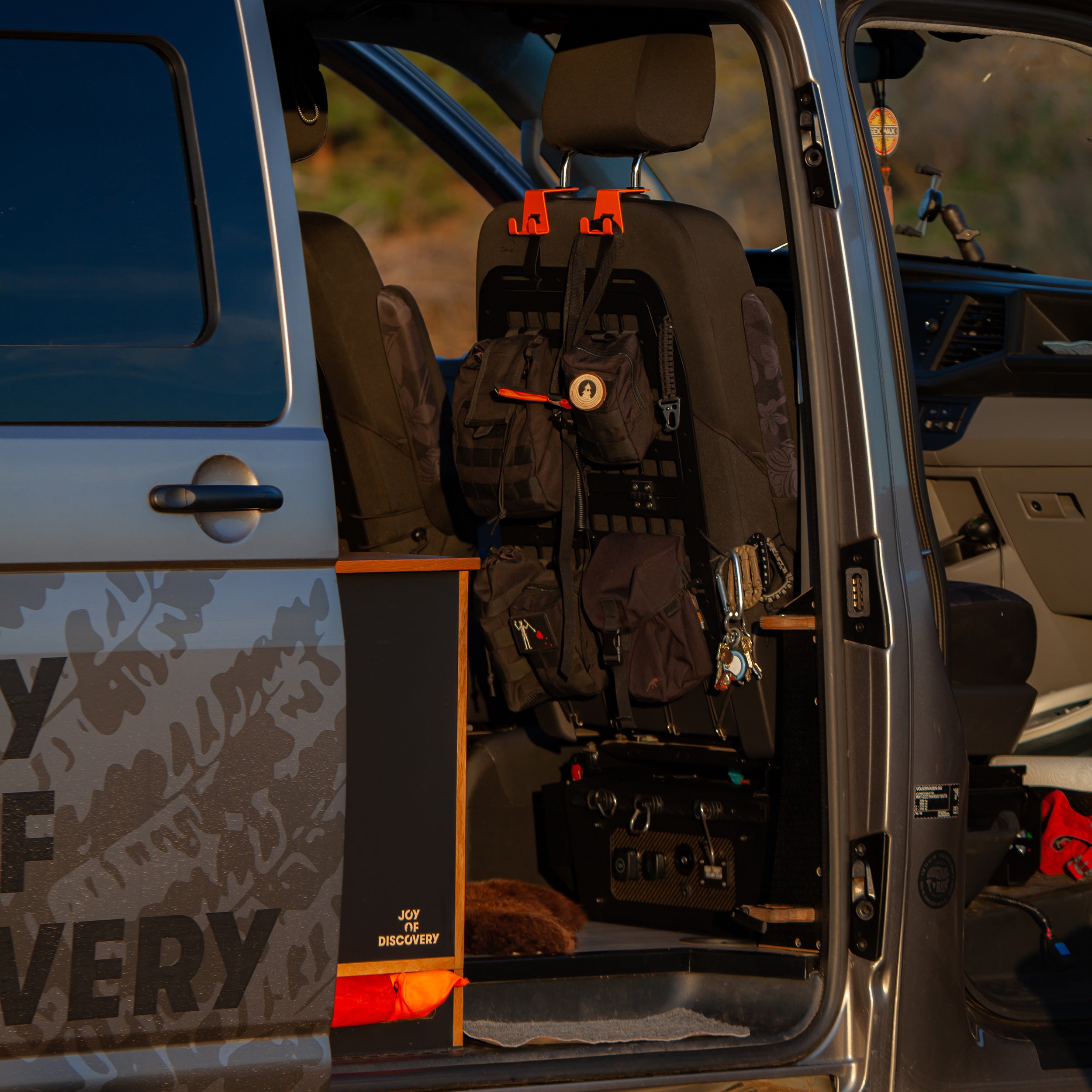 Autositz-Organizer mit Molle-System & Kleiderhaken | VW Bus, Campervan, Geländewagen