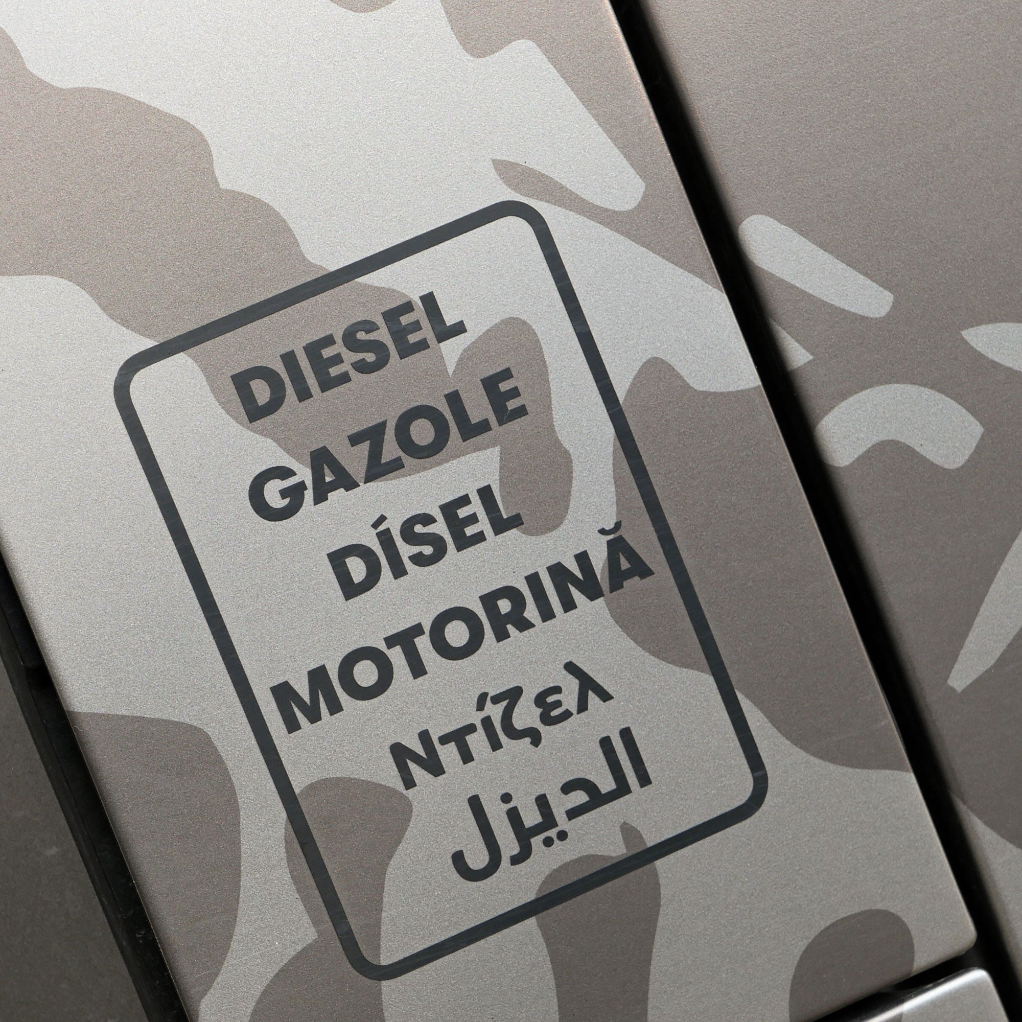 Offroad Sticker "Wasser & Diesel" (6-sprachig)